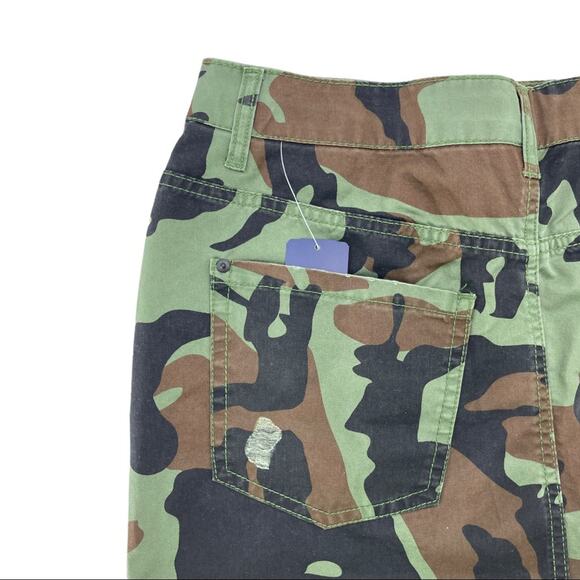 Forever 21 Women's Green Camouflage Distressed Raw Hem Camo Mini Skirt Size 28 - Picture 5 of 9